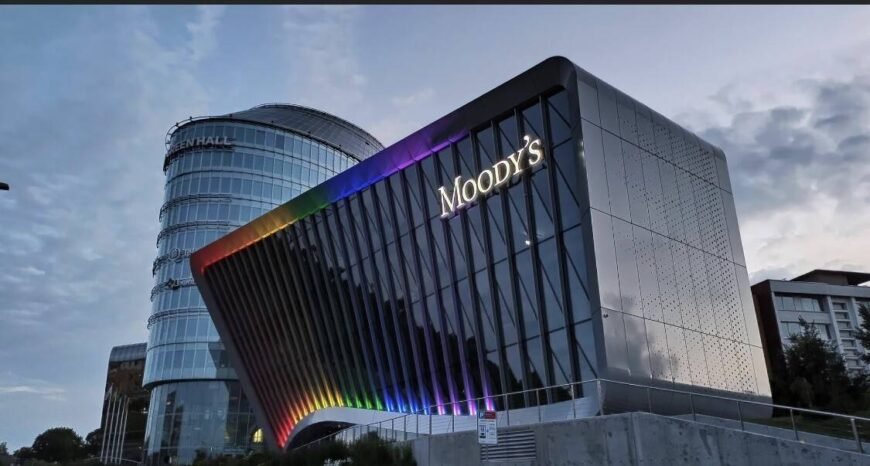 credit rating comparison moodys